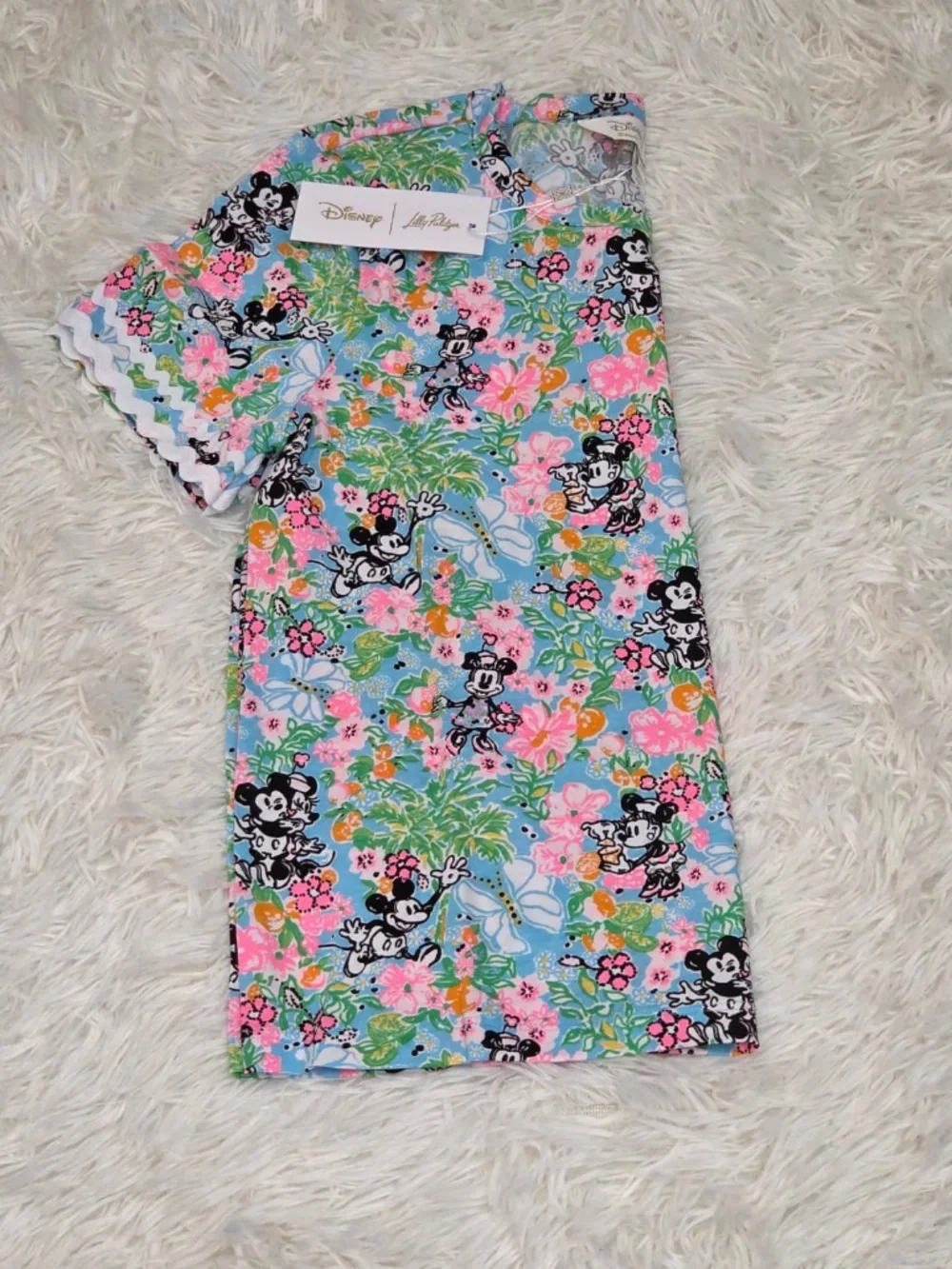 NWT Lilly Pulitzer Disney Top "Lilly Hearts Disney" - Picture 1 of 14